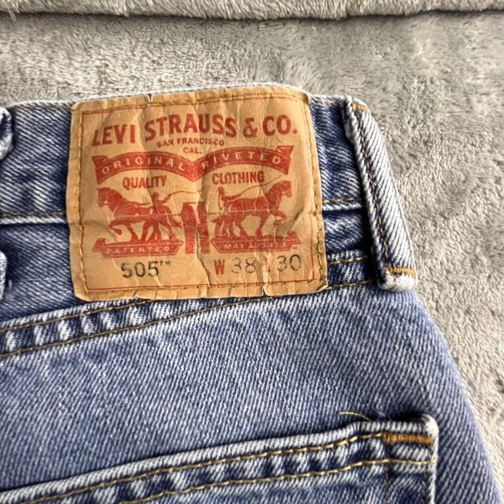 Levis 505 Jeans Mens 38x30 Blue Denim Medium Wash Straight Fit Button Fly Y2K - Picture 4 of 16